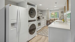 Διαμέρισμα (Condo), Περισσότερα από 1 Κρεβάτια, Μπαλκόνι, Θέα στον Κήπο (Vitamin Sea Retreat) | Υπηρεσίες πλυντηρίου