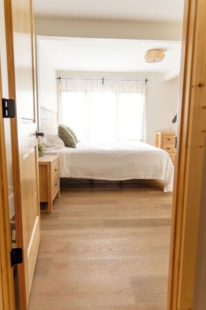 4 bedrooms, WiFi, bed sheets