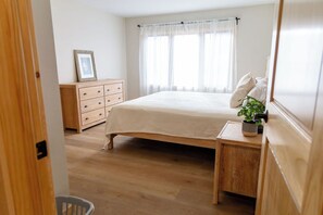 4 bedrooms, WiFi, bed sheets
