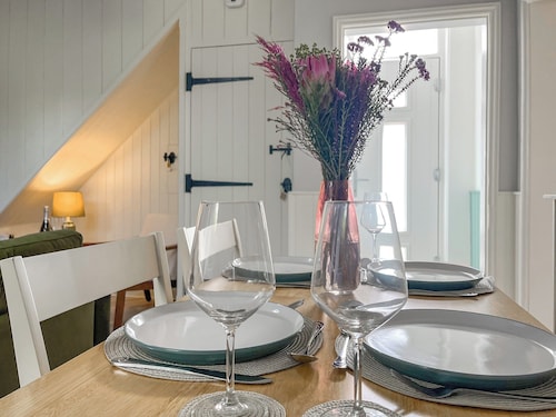 2 bedroom accommodation in Cromford