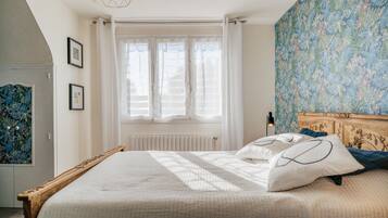 3 chambres, fer et planche à repasser