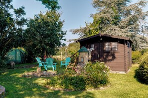 Property grounds - Holiday Home 'Maison Chaleureuse Cancale' with Private Terrace and Private Garden (Cancale)