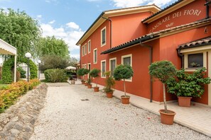 Exterior - Holiday Home 'Ortensia Verde' with Shared Pool, Wi-Fi and Air Conditioning (montecarlo)