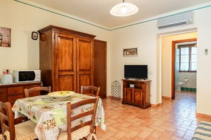 Dining - Holiday Home 'Ortensia Verde' with Shared Pool, Wi-Fi and Air Conditioning (montecarlo)