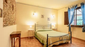 1 chambre, fer et planche Ă repasser, Wi-Fi gratuit, draps fournis