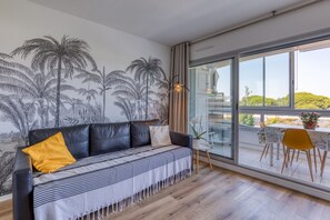 TV - Chez Nat N Rosy with shared pool, private terrace and shared garden (La Grande-Motte)