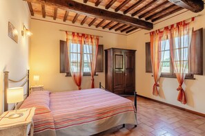 2 quartos, ferros/tábuas de passar roupa, Wi-Fi de cortesia