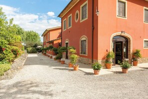 Exterior - 'Rosa Bianca' Room with Shared Pool, Wi-Fi and Air Conditioning (montecarlo)
