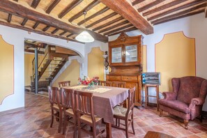 Dining - Room 'Camera Rossa' with Shared Terrace and Wi-Fi (Montalcino)