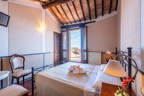 1 bedroom, free WiFi, bed sheets - Room 'Camera Beige' - Beb del Musico with Private Terrace, Balcony and Wi-Fi (Montalcino)