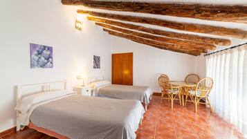 10 bedrooms, iron/ironing board, free WiFi, bed sheets