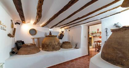 Country House 'Cortijo El Álamo De Vélez' with Mountain View, Private Pool and Wi-Fi