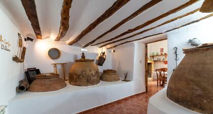 Country House 'Cortijo El Álamo De Vélez' with Mountain View, Private Pool and Wi-Fi
