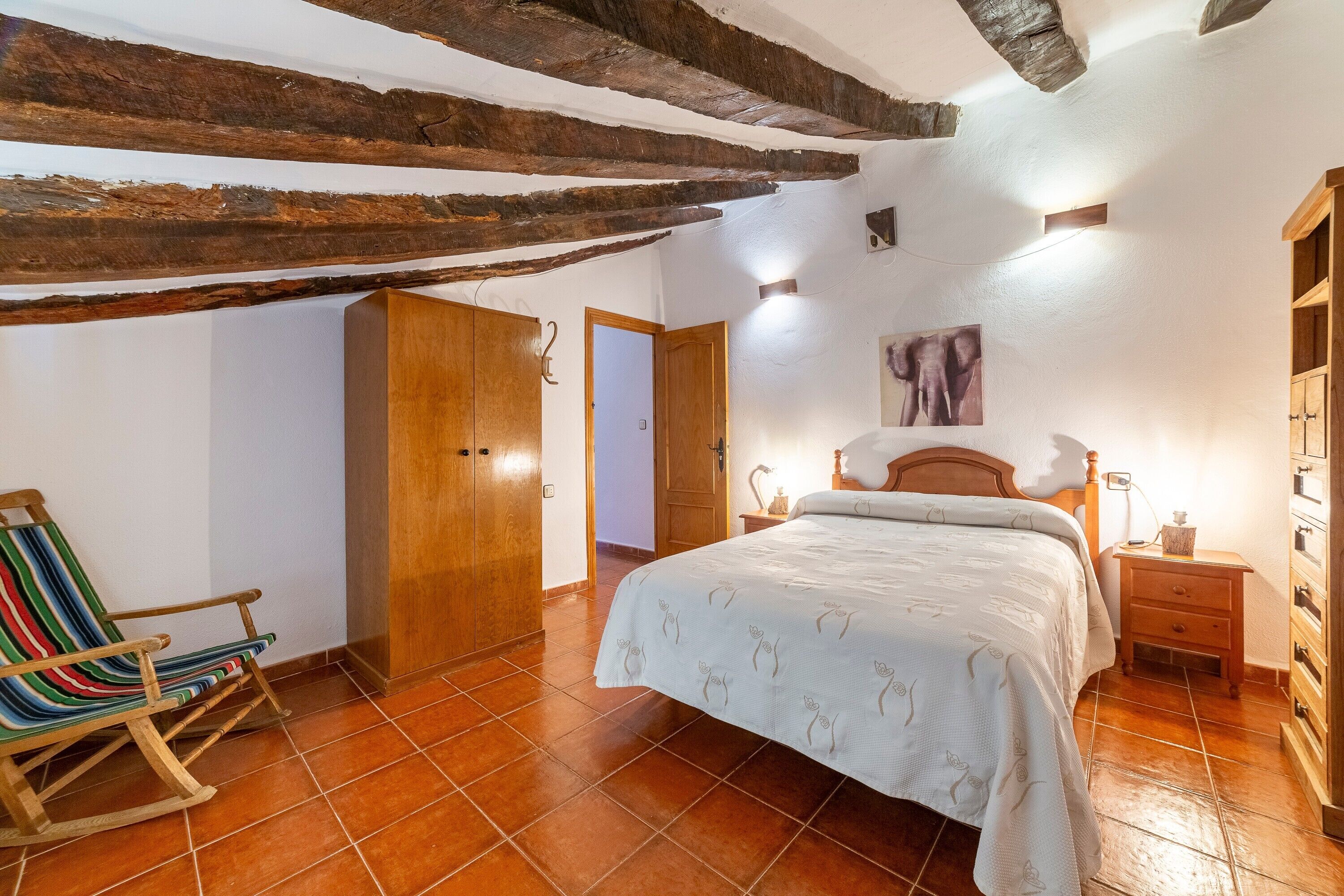 10 bedrooms, iron/ironing board, free WiFi, bed sheets