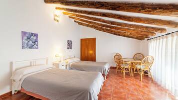 10 dormitorios, tabla de planchar con plancha, wifi gratis