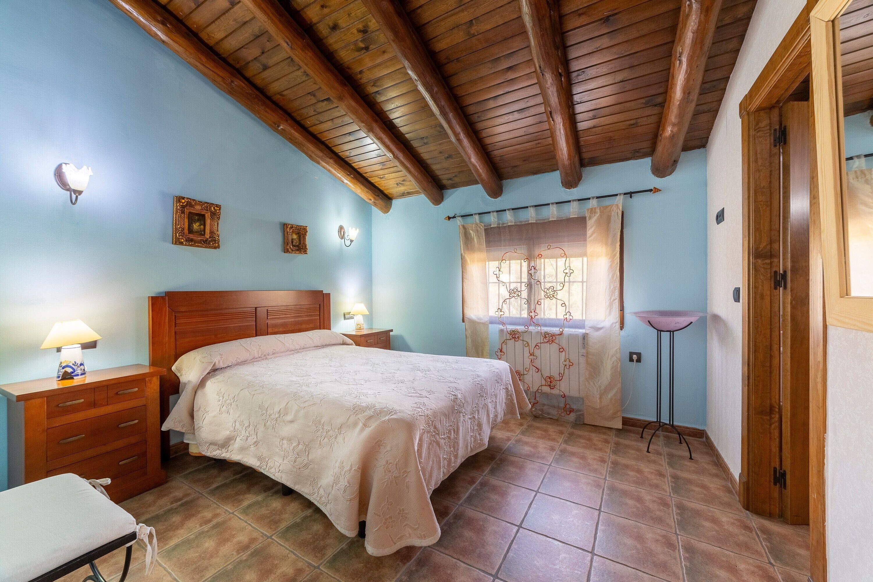 10 bedrooms, iron/ironing board, free WiFi, bed sheets