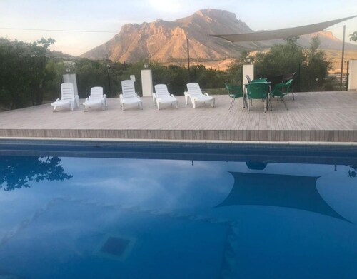 Casa rural 'Cortijo Álamo 2 De Vélez' con vistas a la montaña, piscina privada y Wi-Fi