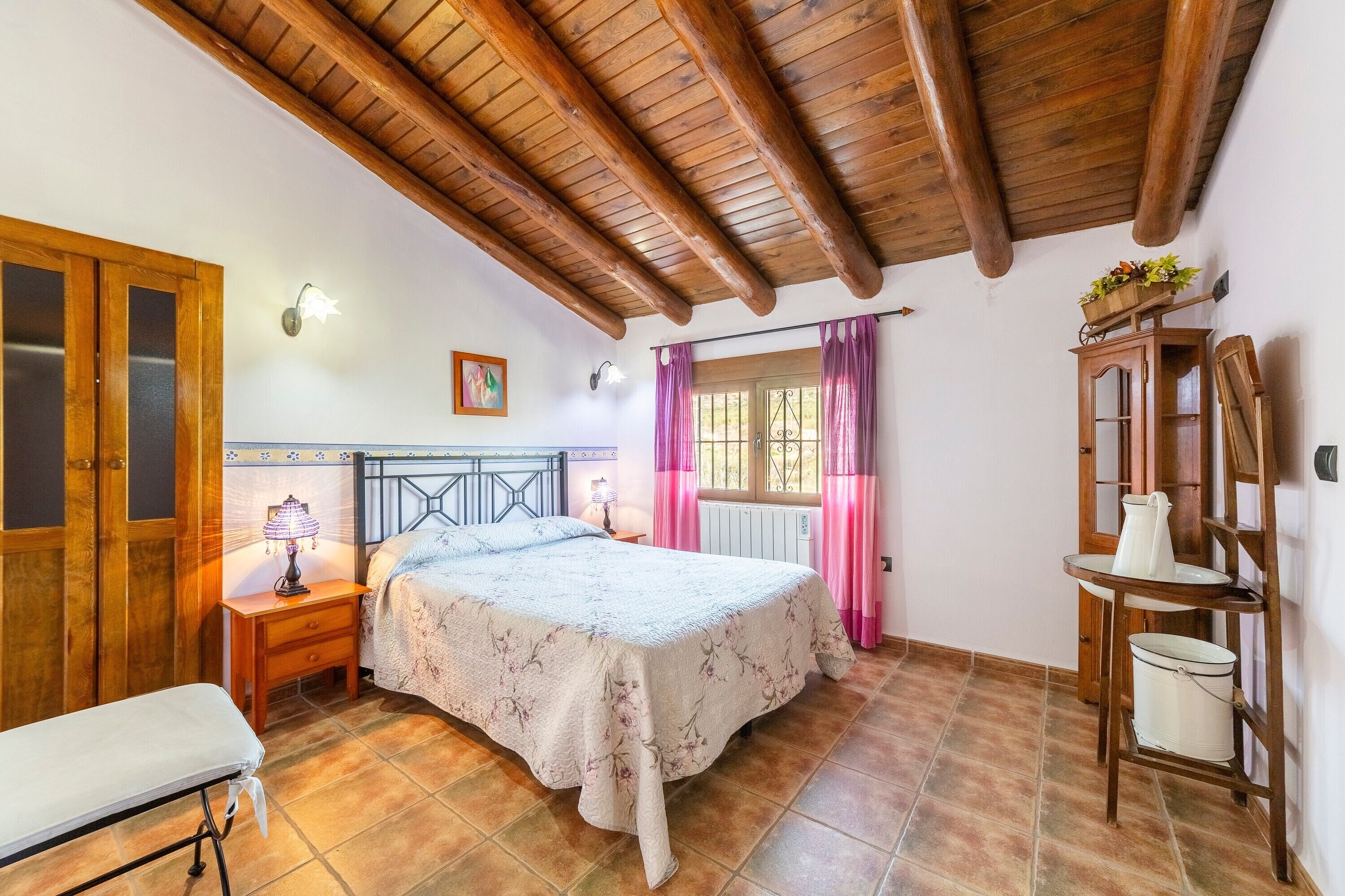 10 slaapkamers, een strijkplank/strijkijzer, gratis wifi, beddengoed