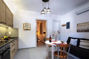 Apartment, 1 Bedroom, Balcony, City View | Dining - Ellie's Secret Nest - 1bd 3pl (Agios Vasileios)