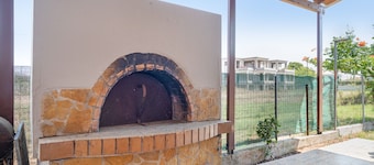 Residence 'Iris Apartment Mytikas' with Mountain View, Wi-Fi and Air Conditioning