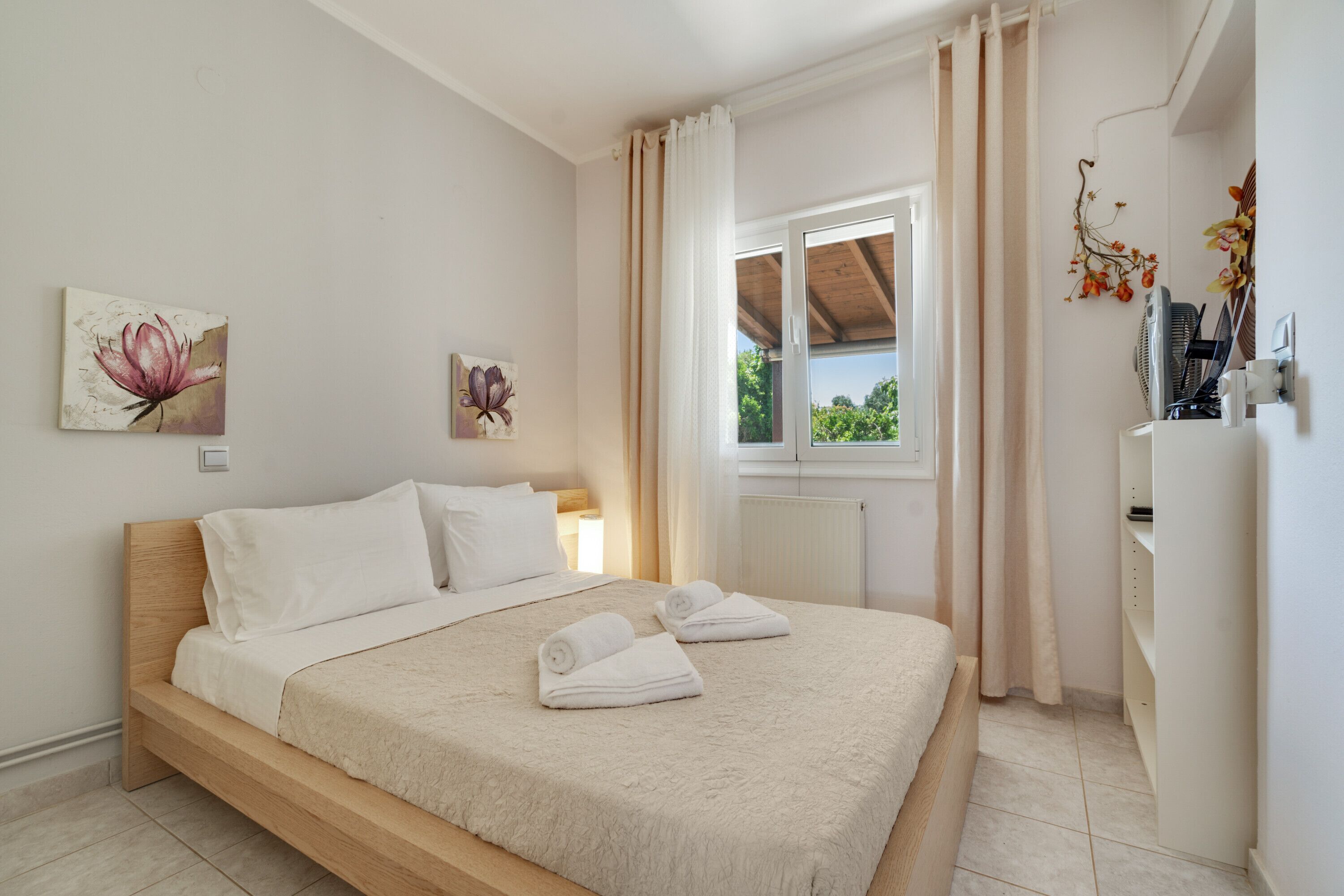 1 dormitorio, tabla de planchar con plancha, wifi gratis y ropa de cama