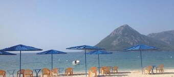 Residence 'Iris Apartment Mytikas' with Mountain View, Wi-Fi and Air Conditioning