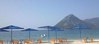 Residence 'Iris Apartment Mytikas' with Mountain View, Wi-Fi and Air Conditioning