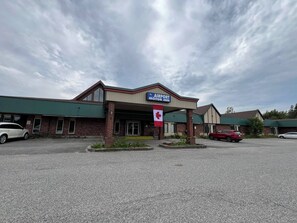 Front of property - Airport motor inn (Marathon)