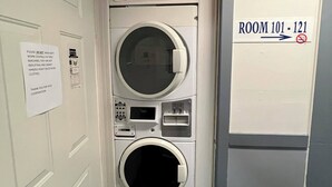 Laundry - Airport motor inn (Marathon)