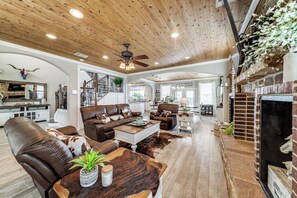 Smart-TV, peis, videospill og fotballspill