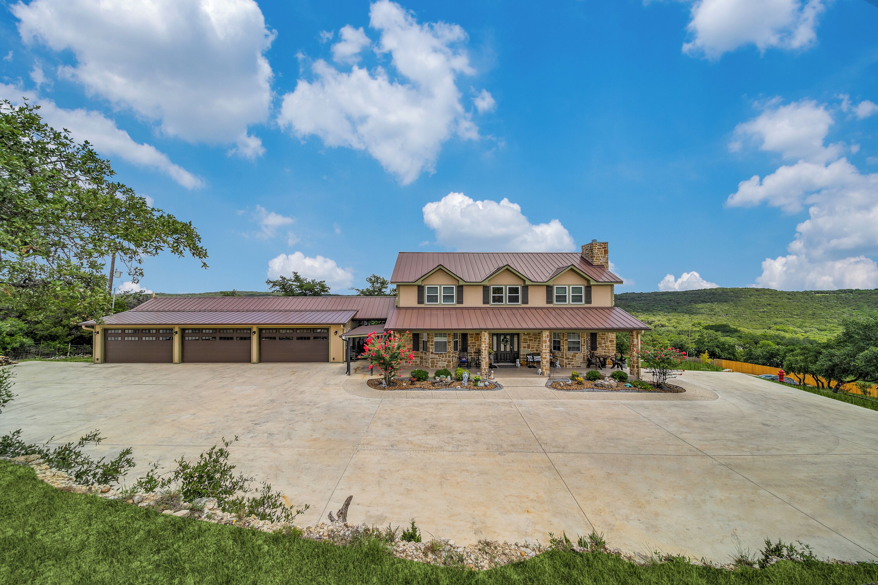 Spacious 5-bedroom house with AC, WiFi in enchanting Helotes