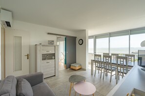 TV - Holiday Apartment "Mer Beau Rivage" near Beach with Private Terrace & Wi-Fi (ROYAN)
