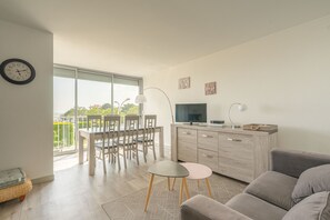 TV - Holiday Apartment "Mer Beau Rivage" near Beach with Private Terrace & Wi-Fi (ROYAN)