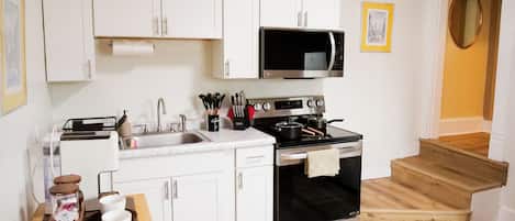 Geladeira, micro-ondas, fogão, cooktop
