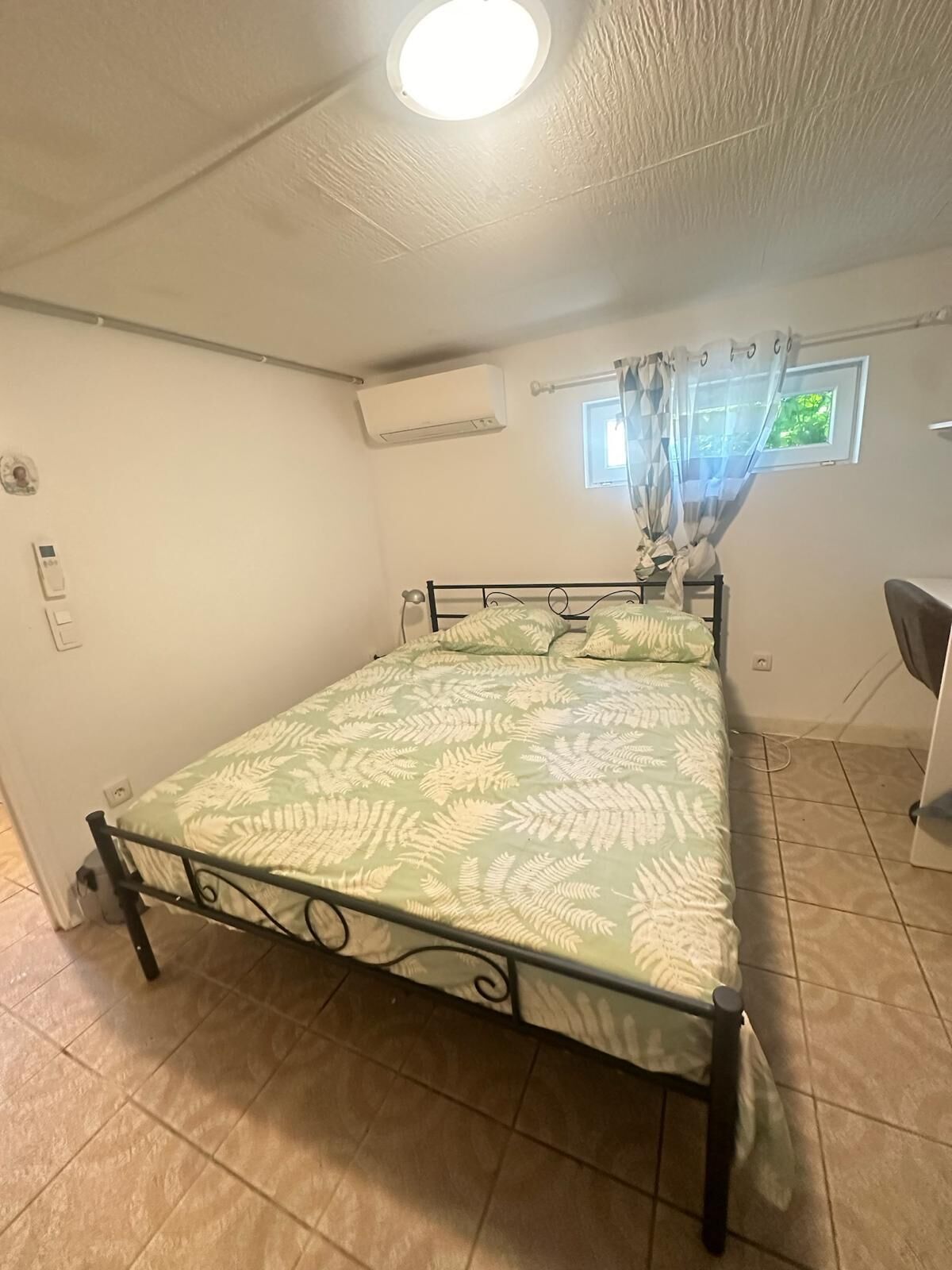 2 chambres, fer et planche à repasser, Wi-Fi, draps fournis