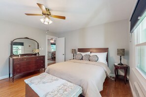 3 bedrooms, iron/ironing board, Internet, bed sheets