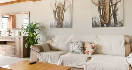 Vacation House With Pool Near Santiago