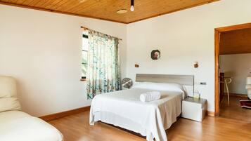 Nhà | 5 phòng ngủ, trang bị nội thất với thiết kế riêng biệt