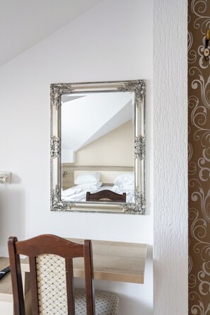 Classic Triple Room, Courtyard View | Individually decorated, desk, soundproofing, free WiFi - Faraway Aparthotel near Airport (Haslau-Maria Ellend)