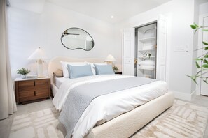 3 habitaciones, tabla de planchar con plancha, wifi y ropa de cama