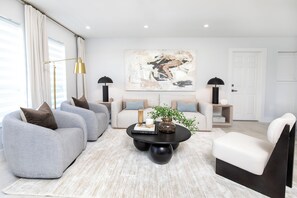 Living area - "Granada" 1.5 Miles to the Beach,10 Min to Downtown, 5th Ave, 8 Min to Mercato! (Naples)