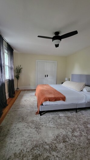 4 bedrooms, desk, free WiFi, bed sheets