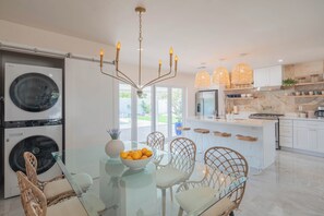 Fridge, microwave, oven, stovetop - The Desert Island - Pool with Large Baja shelf, Shaded Patio, Misters (Scottsdale)