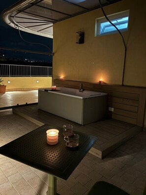 Luksus-firemannsrom, byutsikt | Terrasse/patio