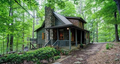 The Guest House Historic Cabin in Big Canoe