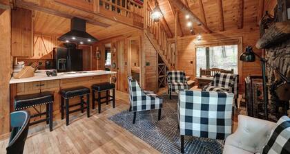 The Guest House Historic Cabin in Big Canoe
