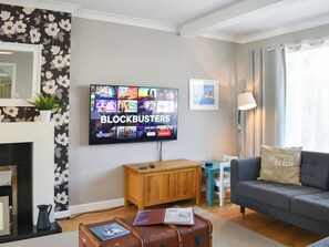 Living area - 4 bedroom accommodation in Lymington (Lymington)