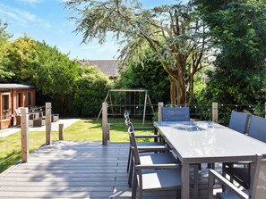 Outdoor dining - 4 bedroom accommodation in Lymington (Lymington)