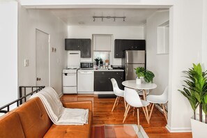 TV - 3min>Carnegie Mellon University:UPMC Shadyside:3min>CMU:Full Kitchen (Pittsburgh)