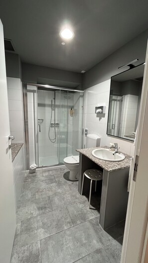 Deluxe-Zimmer, 1 Queen-Bett und Schlafsofa, Nichtraucher | Badezimmer